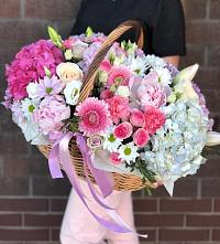 Композиция солнечный день в Мамоново Цветочная композиция из Розы, Хризантемы, Пионы и Лизиантусы в корзине в Мамоново