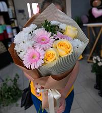 Букет цветов из:  Герберы, Розы и Хризантемы в Мамоново