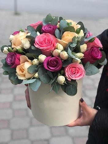Цветочная композиция из Розы в шляпной коробке в Мамоново