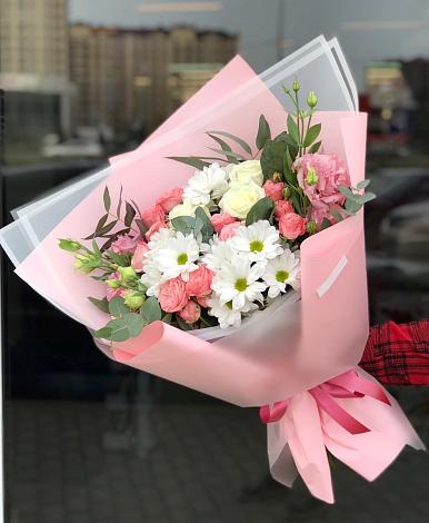 Букет цветов из: Розы, Лизиантусы и Хризантемы в Мамоново